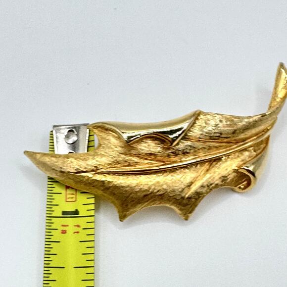 Vintage Hattie Carnegie Brooch Gold Tone Leave Abstract Signed - Picture 9 of 11